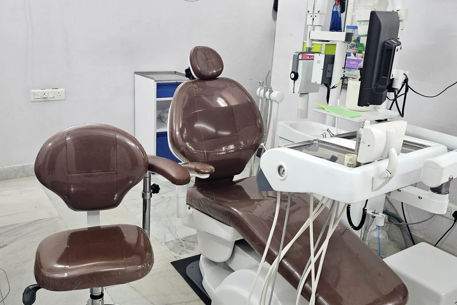 Dental chair and treatment unit at the Golconda clinic
